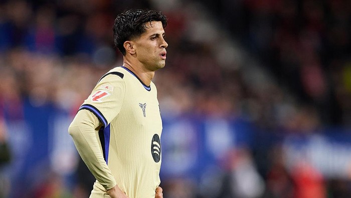 Bek Barcelona Joao Cancelo bisa pecah rekor di El Clasico.