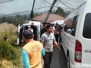 Hiace Wisman Singapura Kecelakaan di Bromo Ternyata Disopiri Penumpang