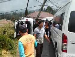 Hiace Wisman Singapura Kecelakaan di Bromo Ternyata Disopiri Penumpang