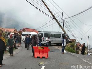 Duh! Hiace Angkut Turis Singapura Tabrak 4 Mobil di Bromo, Ini Kronologinya