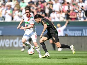 Augsburg Vs Moenchengladbach: Kevin Diks Cs Tumbang 1-3
