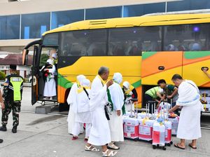 1 Jemaah Haji Sumsel Tertunda Berangkat, Kloter 11 Pakai Seragam Ihram