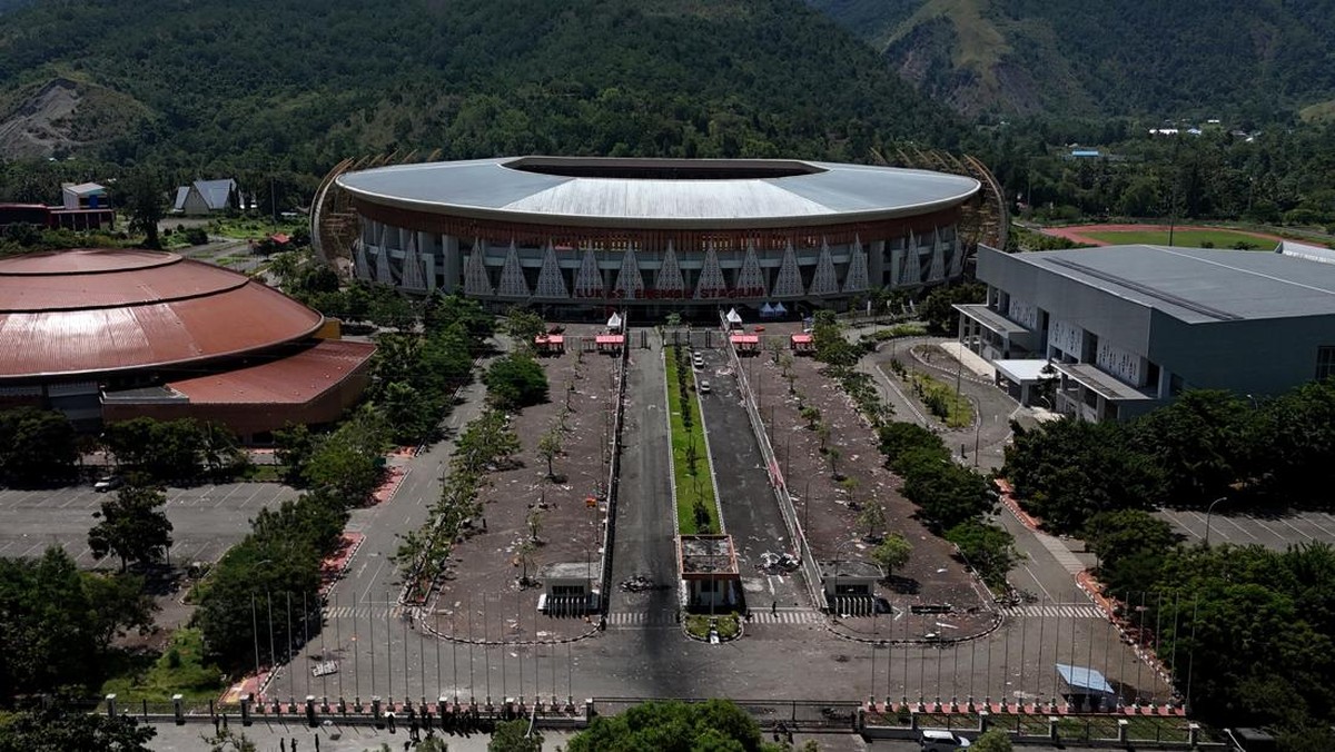 Kondisi Stadion Lukas Enembe Pascakericuhan. Foto: ANTARA FOTO/Gusti Tanati
