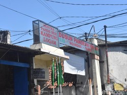 Cara Perajin Logam Kampung Ngingas Bertahan di Tengah Kenaikan Harga Besi