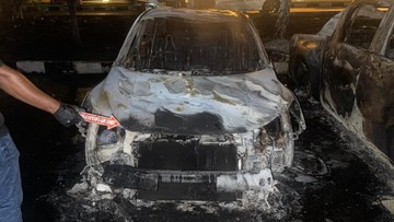 Ricuh Suporter Usai Laga Persipura Vs Adhyaksa FC, Sejumlah Kendaraan Dibakar