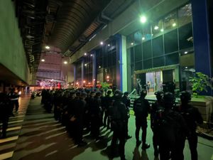 Puluhan Personel Brimob Berjaga Ketat di Kawasan Hayam Wuruk Jakarta, Ada Apa?