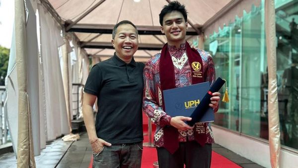Sandhy Sondoro Bahagia Anak Lulus Dokter Muda, Beri Pesan Ini