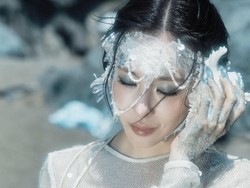 Tiffany Young Jadi Siren Jatuh Cinta di Summers Not Over
