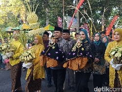 Tradisi Manten Tebu Tandai Buka Giling PG Mojopangung, Segini Targetnya