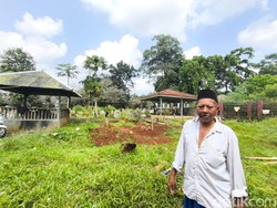 Kisah Pilu Udin Tiga Tahun Tinggal Sendirian di Pemakaman Kuningan