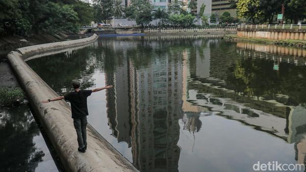 Waduk Melati Ramai Jadi Tempat Santai Warga