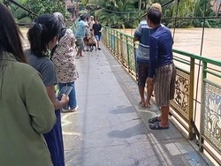 Banjir di Muratara Setinggi Kepala, Warga Selamatkan Ternak ke Desa Tetangga