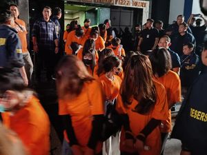 Video 96 Wanita Pelaku Sindikat Judol Hayam Wuruk Dititip ke Imigrasi