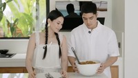Kompak Banget! Alyssa Daguise dan Al Ghazali Masak Pasta Bareng