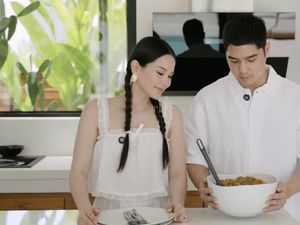 Kompak Banget! Alyssa Daguise dan Al Ghazali Masak Pasta Bareng