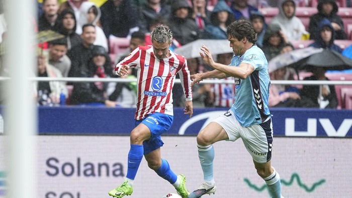 MADRID, SPAIN - MAY 09: Antoine Griezmann of Atletico de Madrid and Marcos Alonso of RC Celta de Vigo in action during the Spanish League, LaLiga EA Sports, football match played between Atletico de Madrid and RC Celta de Vigo at Riyadh Air Metropoli