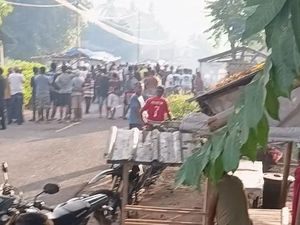 Rumah, Apotek, dan Kios Rusak gegara Bentrokan Warga 2 Desa di Flores Timur