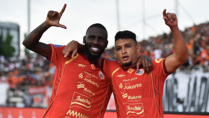 Pertandingan sarat gengsi tersaji saat Persija Jakarta menghadapi Persib Bandung dalam lanjutan BRI Super League di Stadion Segiri, Samarinda, Kalimantan Timur, Minggu (10/5/2026). ANTARA FOTO/Angga Palguna/Lmo/nz
