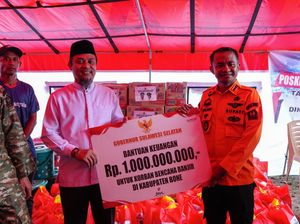 Gubernur Sulsel Beri Bantuan Rp 1 M-500 Paket Sembako untuk Korban Banjir Bone