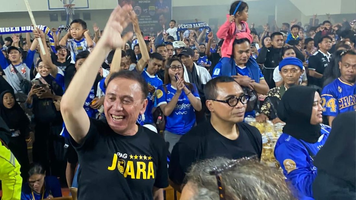 Mochamad Iriawan saat nonton bareng laga Persib Bandung melawan Persija Jakarta. (Foto: ist.)