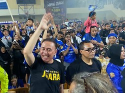 Persib Kalahkan Persija, Iwan Bule Ikut Bersorak