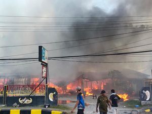 Kebakaran Hebat Hanguskan 11 Ruko Koperasi Zipur di Waena Jayapura