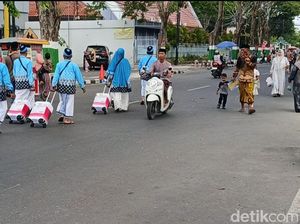 Ribuan Jemaah Haji Pamekasan Diberangkatkan, Jalanan Sempat Padat