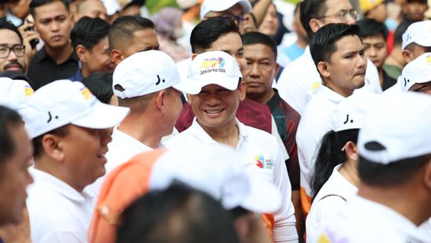 Kapolda Metro Jaya Irjen Asep Edi Suheri menghadiri deklarasi Gerakan Pilah Sampah sekaligus pencanangan HUT ke-499 Jakarta berjudul 'Jaga Jakarta Bersih; Pilah Sampah' di pedestrian Plaza Festival, Jalan Rasuna Said, Setiabudi, Jakarta Selatan, Minggu (10/05/2026).