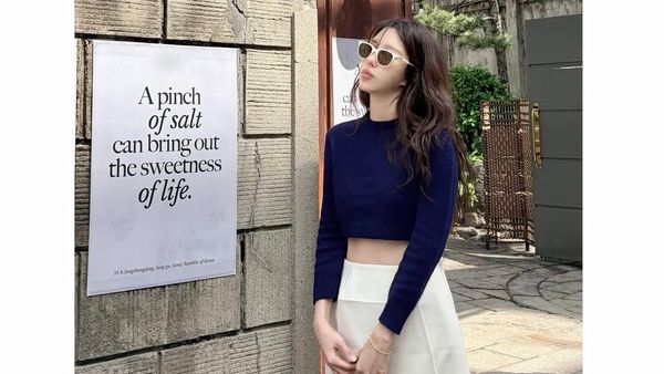 Gaya Lee Ji Ah Pamer Perut Ramping, Visualnya Awet Muda di Usia 47 Tahun