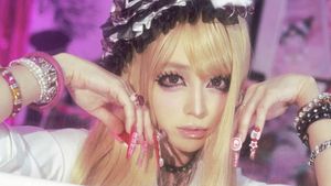 7 Foto Transformasi Lee Min Jung dengan Makeup Gyaru, Manglingi Bak Boneka