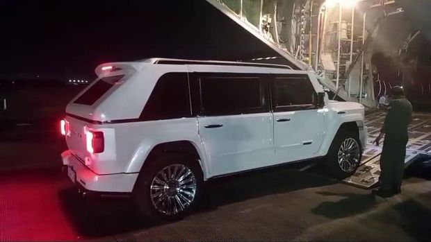 Mobil Maung MV3 Garuda Limousine diterbangkan ke Filipina menggunakan pesawat Airbus A400M milik TNI Angkatan Udara (AU). (dok Biro Pers Istana)
