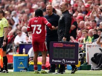 Slot Jelaskan Alasan Tarik Rio Ngumoha yang Berujung Boo Fans Liverpool
