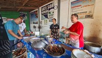 Potret Kuliner Sate Sor Nongko Nganjuk Tak Pernah Sepi Pengunjung