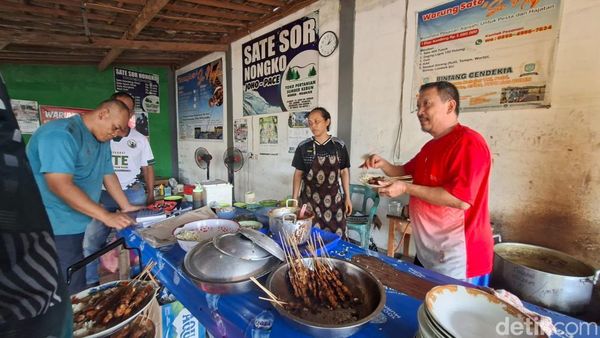 Potret Kuliner Sate Sor Nongko Nganjuk Tak Pernah Sepi Pengunjung