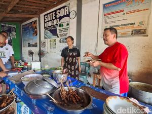 Potret Kuliner Sate Sor Nongko Nganjuk Tak Pernah Sepi Pengunjung