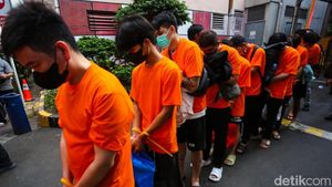 Tampang Ratusan WNA Tersangka Judi Online saat Diamankan Aparat