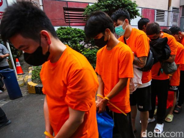 Tampang Ratusan WNA Tersangka Judi Online saat Diamankan Aparat