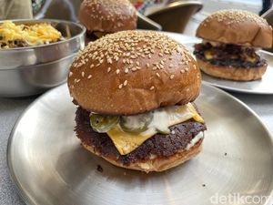 Tobs Joint: Cicip Jalapeno Burger yang Juicy di Perumahan Taman Alfa Indah