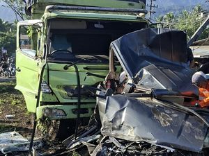 Kecelakaan Beruntun Truk dan Mobil di Padang Tewaskan 3 Orang