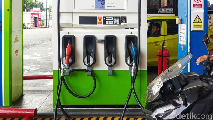13 SPBU Jakarta Stop Jual Pertalite Aktivitas pengisian BBM terlihat di SPBU Pertamina area Pramuka, Jakarta, Senin (11/5/2026). Sebanyak 13 SPBU di Ibu Kota sekarang menghentikan penjualan Pertalite.