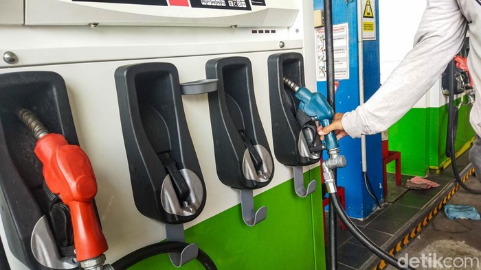 13 SPBU Jakarta Stop Jual Pertalite Aktivitas pengisian BBM terlihat di SPBU Pertamina area Pramuka, Jakarta, Senin (11/5/2026). Sebanyak 13 SPBU di Ibu Kota sekarang menghentikan penjualan Pertalite.