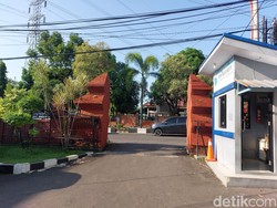 Bupati Cirebon Minta Kantor Dinas Bangun Gapura Candi Bentar