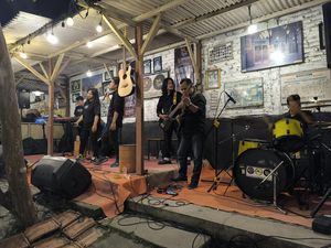 Saat Distorsi Ketemu Religi, Cara Anak Metal Surabaya Perdalam Agama