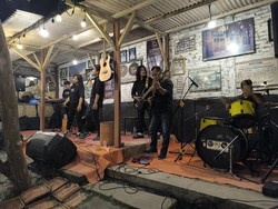 Saat Distorsi Ketemu Religi, Cara Anak Metal Surabaya Perdalam Agama