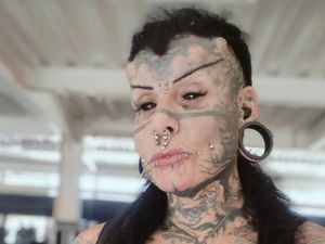 Penampakan Wanita Dijuluki Vampir di Dunia Nyata, Tatoan hingga Lidah Terbelah