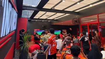 Persija Vs Persib: Kala The Jak dan Bobotoh Mendukung dari Layar Kaca