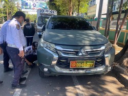 Dishub Tertibkan 14 Mobil Parkir di Bahu Jalan Makassar, Ada Kendaraan TNI