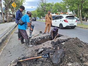PUPR Mataram Hanya Punya Rp 200 Juta untuk Tambal Jalan Lubang