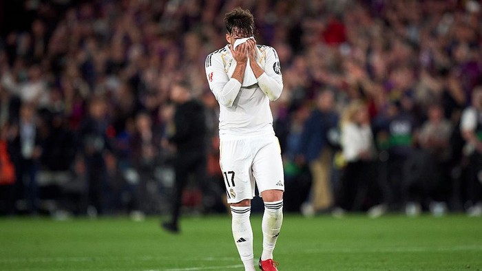 BARCELONA, SPAIN - MAY 10: Raul Asencio of Real Madrid looks on dejected following defeat the LaLiga EA Sports match between FC Barcelona and Real Madrid CF at Spotify Camp Nou on May 10, 2026 in Barcelona, Spain. (Photo by Pablo Rodriguez/Quality Sp