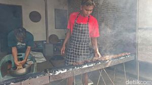 Menikmati Sate Kambing Sor Nongko, Kuliner Legendaris Nganjuk